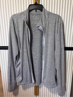 We Wander Women’s Gray Striped Zip-Up Sweater Jacket